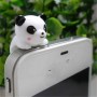 Panda koriste kännykkään.