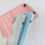 iPhone 11 värikäs tie-dye suojakuori.