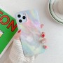 iPhone 12 / 12 Pro värikäs tie-dye suojakuori.
