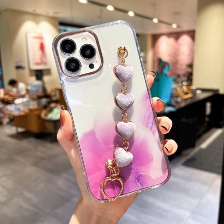 iPhone 12 suojakuori sydän rannekorulla.