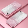 iPhone SE 2022 pinkki glitter suojakuori pöydällä 2