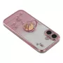 iPhone 17 ruusukulta glitter kukka sormuspidike suojakuori – kulmasta kuvattu, sormusrengas ylhäällä.