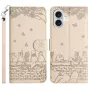 iPhone 17 beige kissa suojakotelo – etu- ja takakansi sekä rannenauha yhdessä.