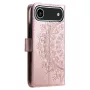iPhone Air kotelo takaa viistosta; kamerakehys ja nahkapinta lähikuvassa.