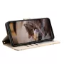 Jalusta-asento: iPhone 17 Pro beige kissa suojakotelo tukee videoiden katselua vaakaan.