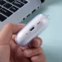 AirPods Pro 3 kirkas suojakuori – latausportti helposti käytettävissä.