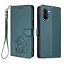 OnePlus Nord CE5 5G tumma vihreä kissa suojakotelo – kohokuvioitu kissa, magneettisuljin ja rannehihna; etu- ja takakansi.