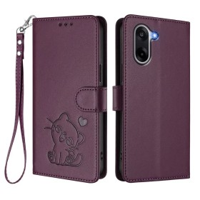 OnePlus Nord CE5 5G tumma violetti kissa suojakotelo – etu- ja takakansi, rannehihna, kohokuvioitu kuvio.