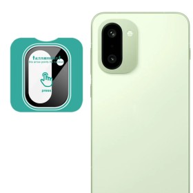 OnePlus 15R musta kameran panssarilasi asennettuna: mustareunainen linssinsuoja kameramoduulin päällä, puhelin takaa kuvattuna.