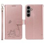 Samsung Galaxy S25 kissakuvioitu ruusukulta puhelinlompakko rannehihnalla, jossa söpö kissakuva ja perhonen.