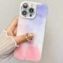 Kaunis iPhone 13 / 14 ruusukulta marmori sormuspidike suojakuori, jossa pehmeät pastellisävyt.
