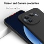 Realme GT 8 Pro suojakuori pehmeää mustaa silikonia ja irrotettava rannenauha helpottamaan kantamista.
