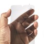 Realme C100 5G:n yksityisyyssuojattu panssarilasi estää sivulta vilkuilun.