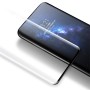 Kaarevalle näytölle muotoiltu panssarilasi ulottuu reunasta reunaan Realme 16 Pro+ 5G puhelimessa.