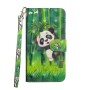 iPhone 11 Pro panda lompakkokotelo sulkeutuu kätevällä läpällä.