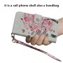 Rannehihna helpottaa iPhone 11 Pro kansikotelon kantamista mukana.