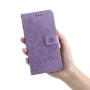 Honor 600 suojakotelon kohokuvioinen kukkakoriste tuo pintaan näyttävän yksityiskohdan.