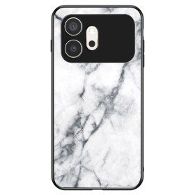 Honor 600 suojakuoressa kamera aukko on jätetty tarkasti auki kuvaamista varten.