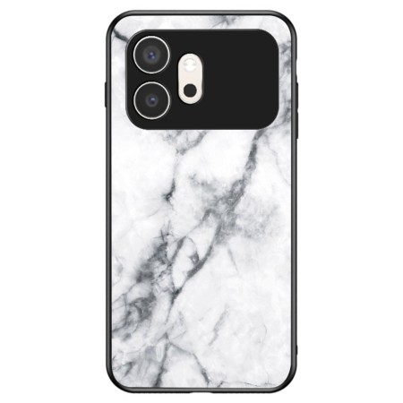 Honor 600 suojakuoressa kamera aukko on jätetty tarkasti auki kuvaamista varten.