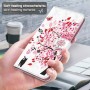 OnePlus Nord 2 suojakotelon etukannessa on koristeellinen kukka ja kissa.