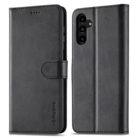 Samsung Galaxy A34 5G suojakotelossa puhelin pysyy suojassa ja mukana kulkee kätevästi myös kortteja.