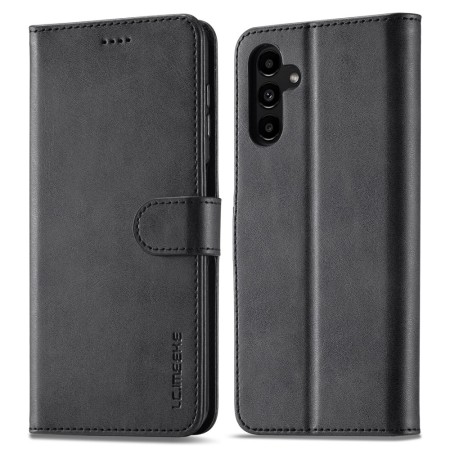 Samsung Galaxy A34 5G suojakotelossa puhelin pysyy suojassa ja mukana kulkee kätevästi myös kortteja.