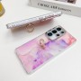 Samsung Galaxy A15 suojakuoren marmorikuvio tekee ulkoasusta näyttävän.