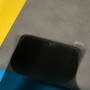 Realme 16 5G Privacy panssarilasi tekee näytöstä sivulta vaikeammin luettavan.