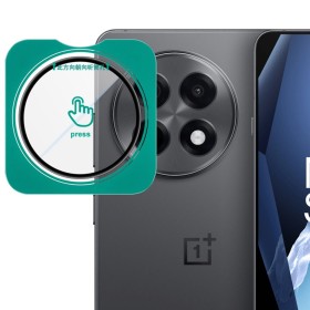 OnePlus 13R kameralinssin suojalasi asennetaan kätevästi painamalla paikalleen.