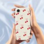 Rusetti ja kirsikkakuosi tuovat iPhone 16e suojakuoreen raikkaan ilmeen.