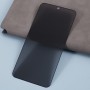 Samsung Galaxy A27:n yksityisyyssuojalasi peittää näyttöä sivulta katsottaessa.