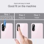 Asennus käy kätevästi kohdistustarran avulla Samsung Galaxy A27 kameran linssin suojalasille.