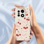 OnePlus 15 kuoren kirsikka ja rusetti kuvio tuo puhelimeen ilmeikkyyttä.